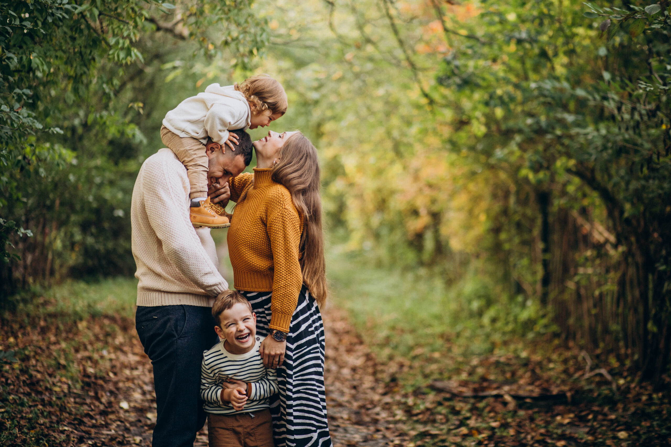 young-family-with-children-autumn-park (1)